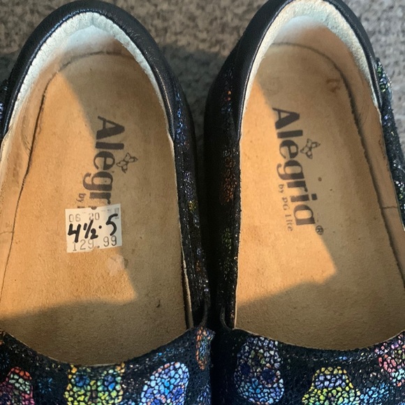 Clogs - Picture 2 of 3